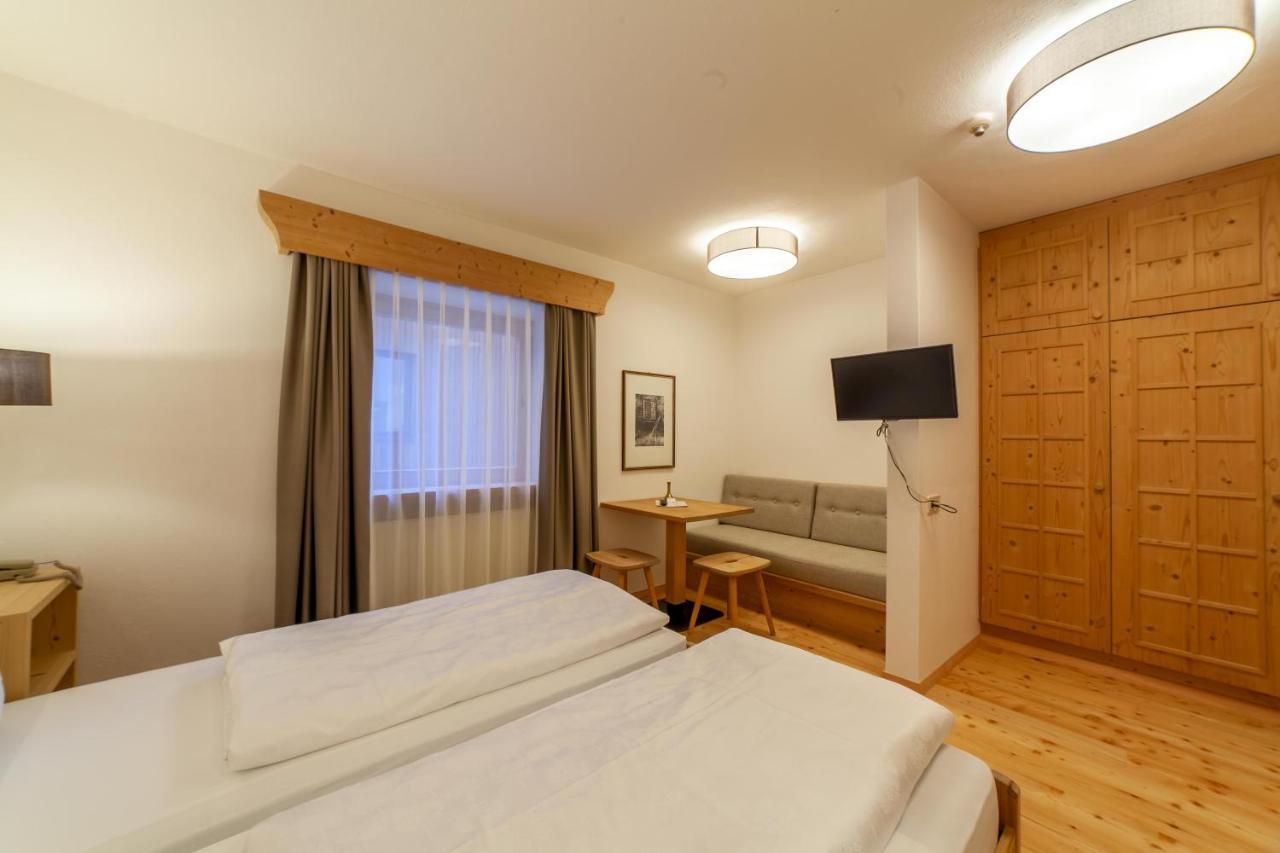 Hotel Greif Malles Venosta Zewnętrze zdjęcie